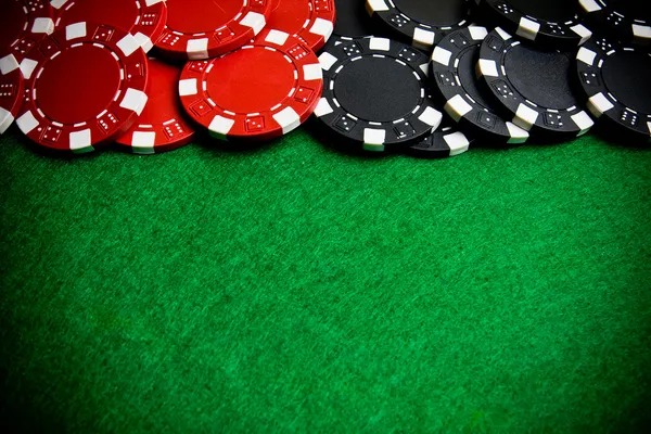 Live chat with dealer and other players tarkamtoto Bikini Paradise chat and dealer interaction on mobile